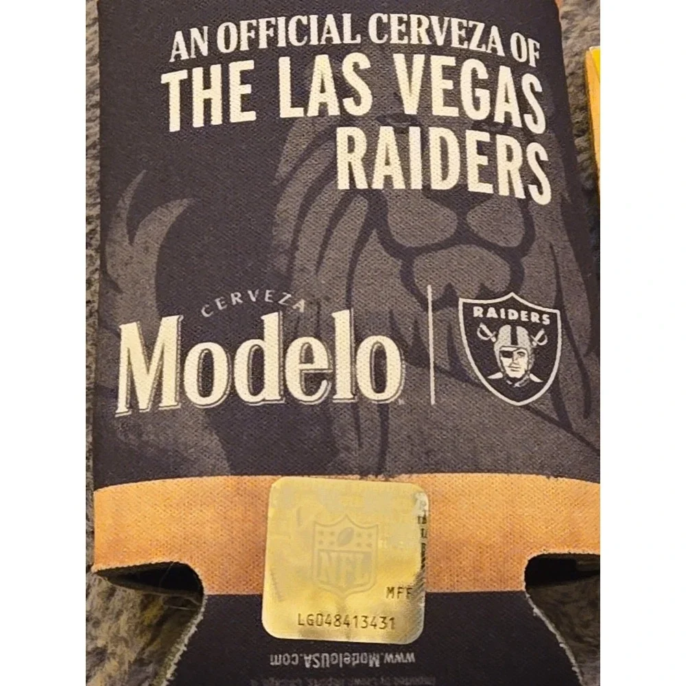 Las Vegas Raiders NFL Modelo Can Coozie Beer Soda Sleeve‎ Black Silver New Gift